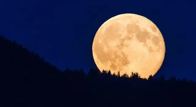 La luna llena de mayo es conocida como “la luna de las flores”. La luna llena de mayo es conocida como “la luna de las flores”.