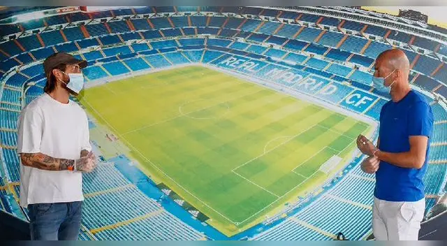 Zidane conversa con el capitán Sergio Ramos Zidane conversa con el capitán Sergio Ramos