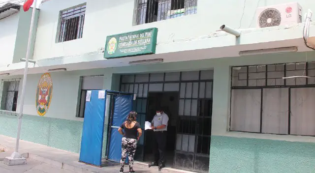 Hallan a policías de Piura con posible COVID-19 bebiendo licor. Hallan a policías de Piura con posible COVID-19 bebiendo licor.