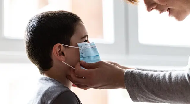 A fines de abril, el Servicio Nacional de Salud británico (NHS) alertó sobre casos de esta misteriosa enfermedad. A fines de abril, el Servicio Nacional de Salud británico (NHS) alertó sobre casos de esta misteriosa enfermedad.