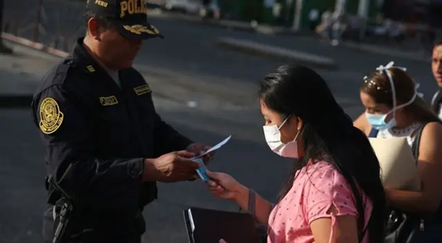 Más policías y militares saldrán a las calles para hacer respetar la cuarentena.