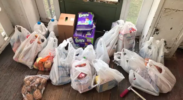 Compras que le dio Alan a Christina.