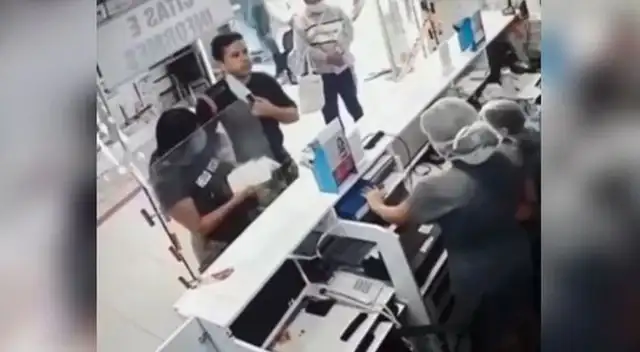 Sujeto escupió a una enfermera en Los Olivos Sujeto escupió a una enfermera en Los Olivos