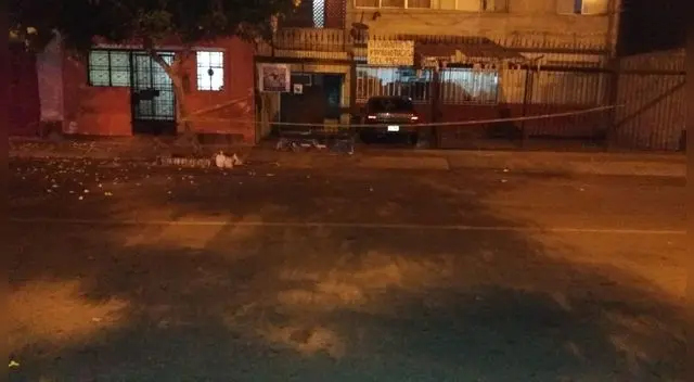 Abandonan ataud en plena vía publica Abandonan ataud en plena vía publica