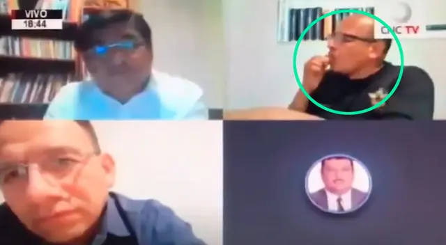 El congresista saboreaba su pollo broaster cuando estaba en plena sesión virtual.