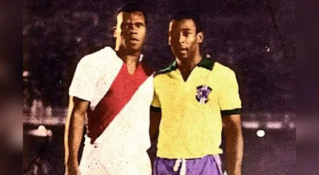 Perico León y Pelé juntos defendiendo los colores de sus países. Perico León y Pelé juntos defendiendo los colores de sus países.