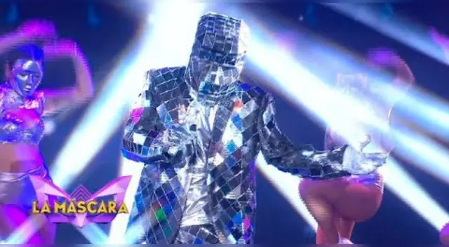 'Espejo' había sorprendido interpretando 'Los patas y las patas' y 'Lo peor de todo', por lo que muchos especulan sería un rockero. 'Espejo' había sorprendido interpretando 'Los patas y las patas' y 'Lo peor de todo', por lo que muchos especulan sería un rockero.