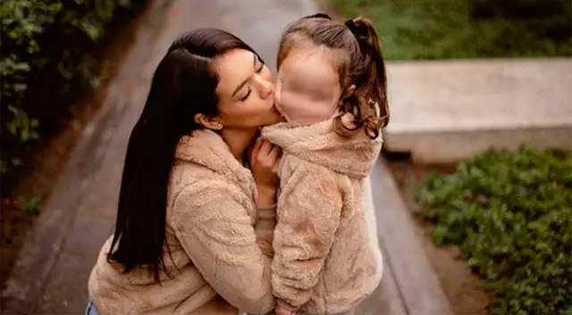 Jazmín Pinedo celebra el día de las madres junto a su hija.