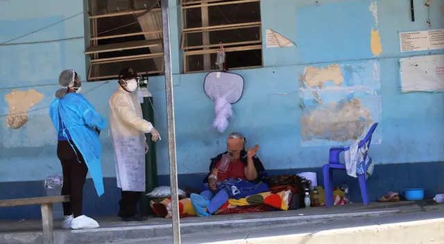 Los familiares de los posibles infectados denuncian que a estos les falta el oxígeno.