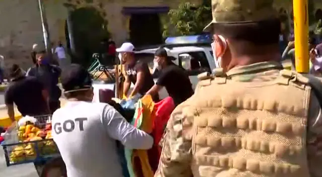 Ambulantes salieron a vender en calles de Gamarra. Ambulantes salieron a vender en calles de Gamarra.