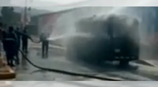 Incendio de carroza fúnebre en Huachipa.