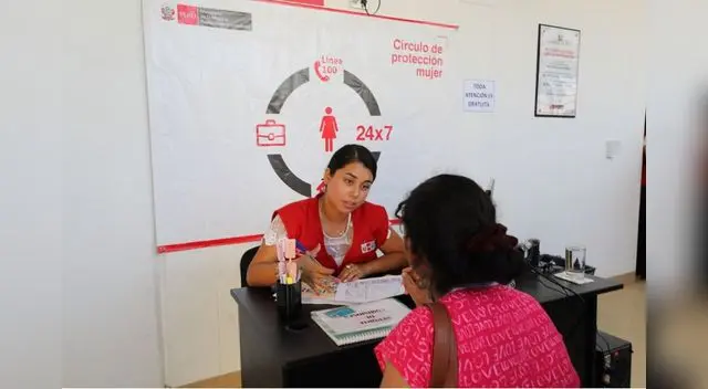 La Línea 100 es la encargada de recibir y asesorar los casos de violencia contra la mujer.