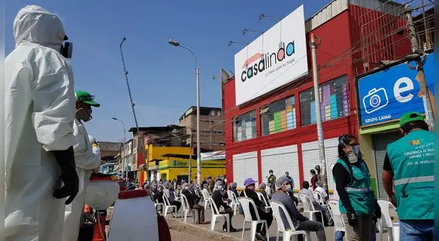 Los que resulten positivo deberán cumplir cuarentena en sus casas y recibirán una canasta de víveres