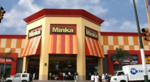 Minka realiza trabajos de desinfección.