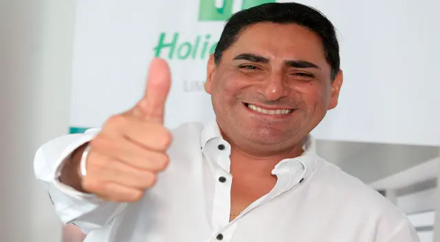 Cómico sigue con la camiseta puesta