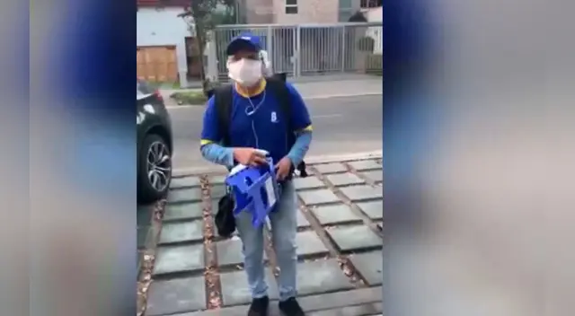 “Hay que llevar las normas del protocolo (...) disculpe que me tenga que demorar”, dijo el joven. “Hay que llevar las normas del protocolo (...) disculpe que me tenga que demorar”, dijo el joven.