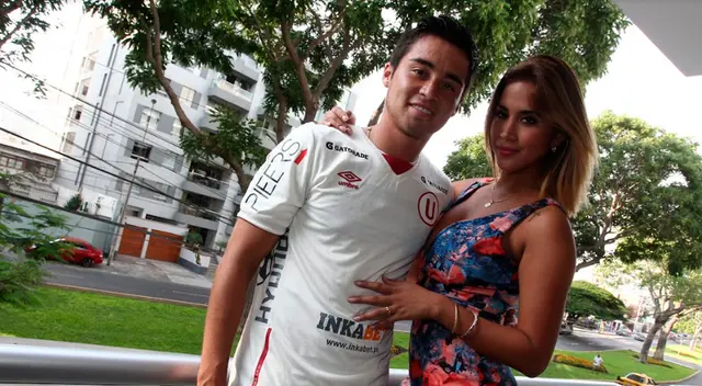 Siempre se comunica con su amado. Siempre se comunica con su amado.