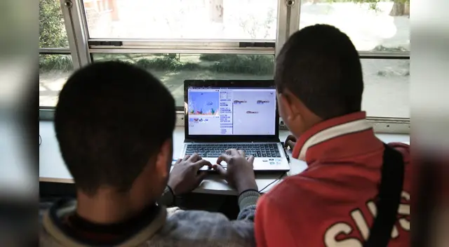 Conoce cómo realizar el cambio de colegio. Conoce cómo realizar el cambio de colegio.