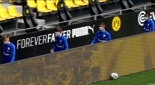 Los suplentes ya no se sientan junto al comando técnico, sino en la primera línea de la tribuna preferencial.