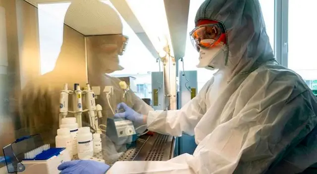 El científico creo una vacuna contra el Covid-19. El científico creo una vacuna contra el Covid-19.