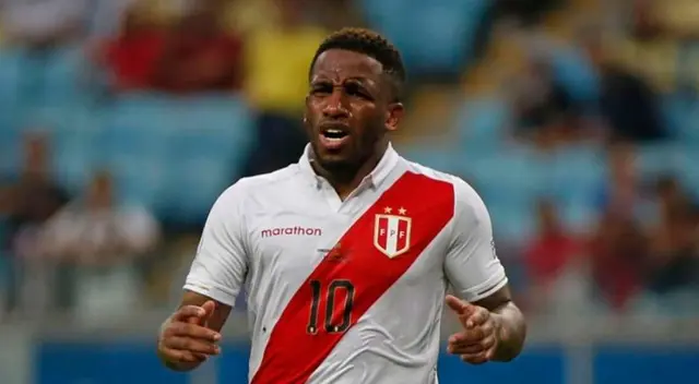 Jefferson Farfán pasa completa cuarentena en su casa en Moscú, Rusia.