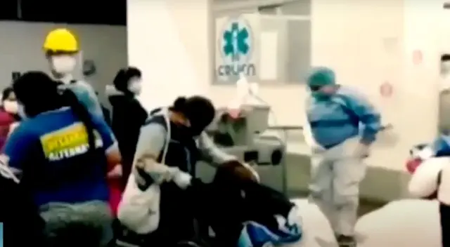 Los familiares de la víctima reclamaban por ayuda. Los familiares de la víctima reclamaban por ayuda.