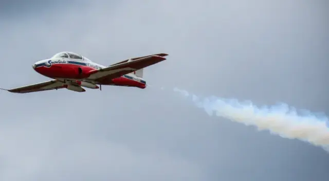 El otro tripulante de la aeronave logró salvarse, indicó un testigo del siniestro al medio Global News.