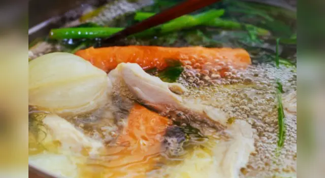 El caldo de pollo es uno de los platos mayormente consumidos en épocas de invierno. El caldo de pollo es uno de los platos mayormente consumidos en épocas de invierno.