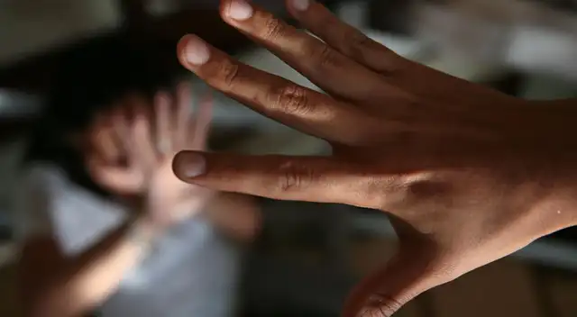 menor habría sido violada por dos policías menor habría sido violada por dos policías