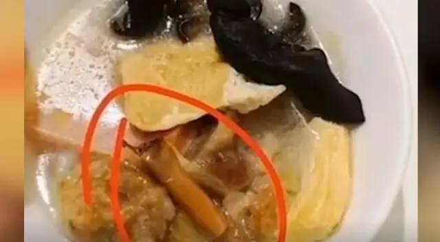 China: Cocinero prepara alimentos sin mascarilla y escupe dentro del plato China: Cocinero prepara alimentos sin mascarilla y escupe dentro del plato