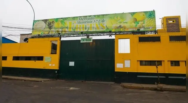 Frontis del Mercado Mayorista de Frutas en La Victoria