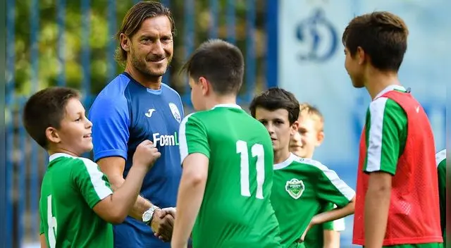 Totti comentó además la rivalidad con la Lazio Totti comentó además la rivalidad con la Lazio