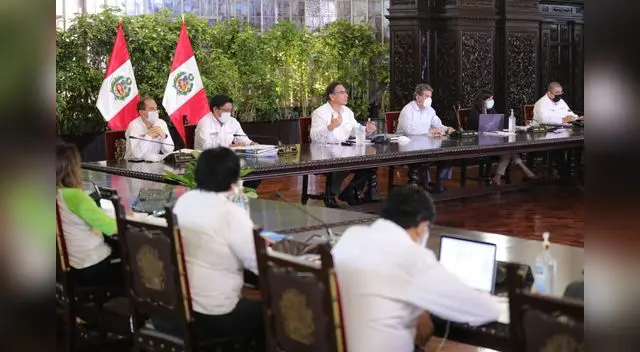 Las noticias falsas no se transmiten solas, la trasmiten las personas Las noticias falsas no se transmiten solas, la trasmiten las personas