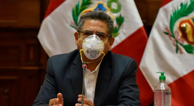 Según el artículo 135 de la Constitución peruana, el nuevo Congreso, puede censurar al Consejo de Ministros, o negarle la cuestión de confianza. Según el artículo 135 de la Constitución peruana, el nuevo Congreso, puede censurar al Consejo de Ministros, o negarle la cuestión de confianza.