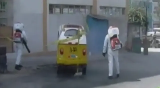 Mujer muere dentro de mototaxi en Chosica. Mujer muere dentro de mototaxi en Chosica.