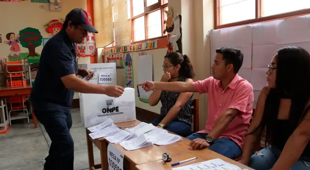 Parlamentario asegura que las personas votan más por miedo a la multa que por convicción política. Parlamentario asegura que las personas votan más por miedo a la multa que por convicción política.