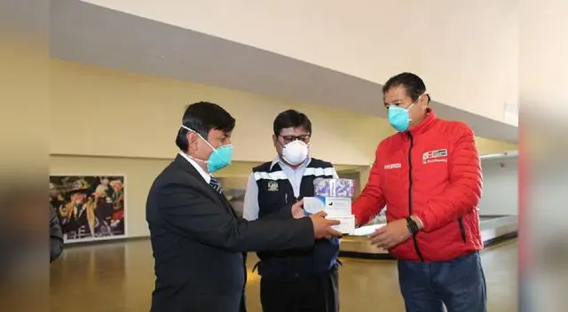 El lote que llegó también contenia equipos de venoclisis, jeringas, catéteres endovenosos, máscaras de oxígeno y termómetros digitales.