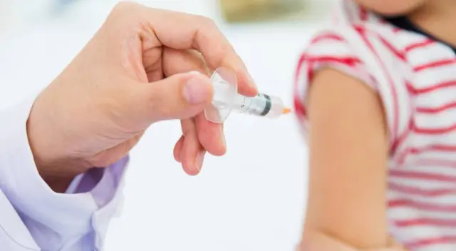 Arededor de 1.5 millones de personas en condición vulnerable serán inmunizadas. Arededor de 1.5 millones de personas en condición vulnerable serán inmunizadas.