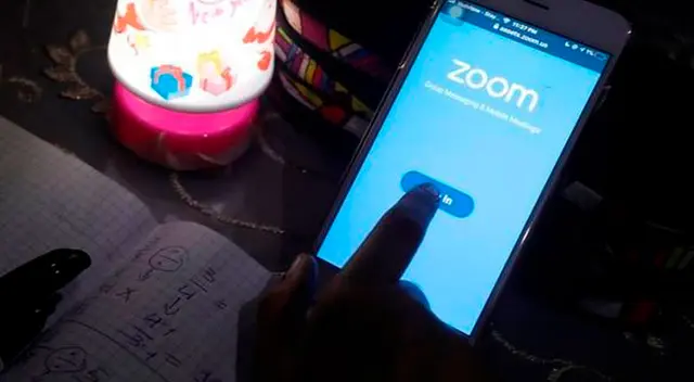 Hombre apuñala a su padre cuando estaba en una teleconferencia. Hombre apuñala a su padre cuando estaba en una teleconferencia.