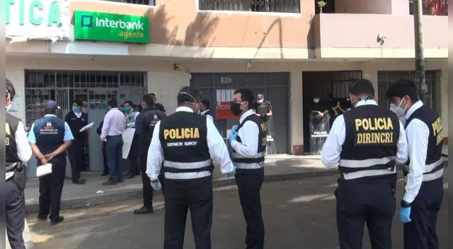 Encuentran cucarachas en el interior de una farmacia
