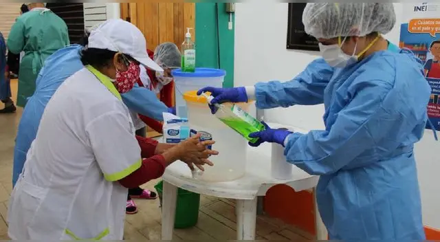 fueron 104 comerciantes del mercado Nuevo Chimbote  pasaron la prueba rápida de Covid-19.