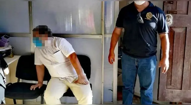 El sujeto fue detenido por la Policía Nacional mientras atendía en su consultorio ubicado dentro de una farmacia. El sujeto fue detenido por la Policía Nacional mientras atendía en su consultorio ubicado dentro de una farmacia.