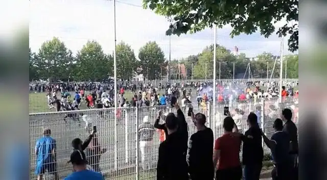 La policía no pudo contener a los hinchas