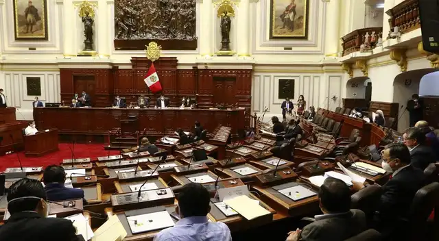 Congreso presentó moción para remover a Rafael Rey, José Chlimper y Elmer Cuba de sus cargos. Congreso presentó moción para remover a Rafael Rey, José Chlimper y Elmer Cuba de sus cargos.