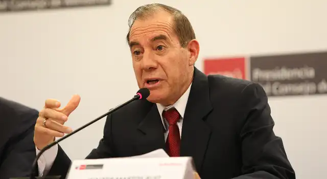 La vacuna contra el coronavirus estaría lista dentro de un año y medio, advirtió el ministro de Defensa. La vacuna contra el coronavirus estaría lista dentro de un año y medio, advirtió el ministro de Defensa.