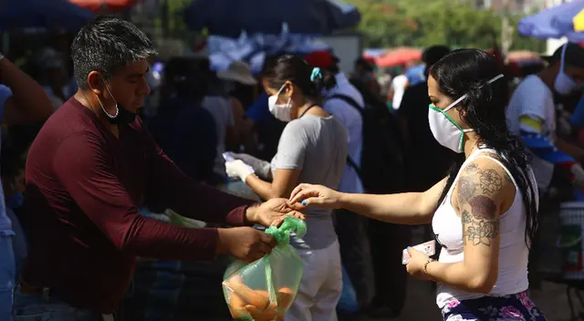 Comerciante venció al coronavirus tras permanecer en UCI. Foto referencial.