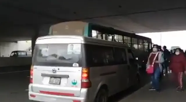 Los colectiveros no respetaron las medidas de seguridad sanitaria.