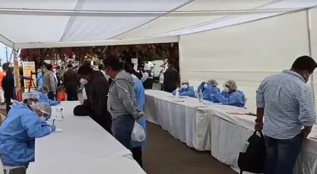 Realizan pruebas rápidas a transportistas de carga pesada.