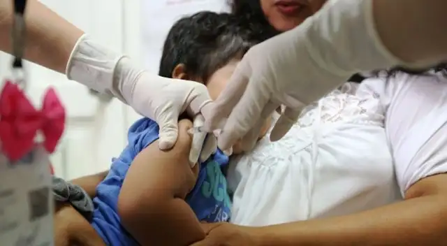 Minsa comenzó con vacunación contra influenza y neumococo a población vulnerable.
