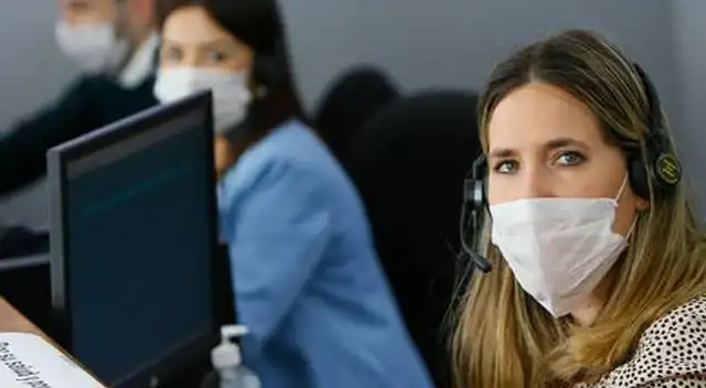 Las compañías también deberán tomarle la temperatura a los empleados antes y después de entrar al trabajo. Las compañías también deberán tomarle la temperatura a los empleados antes y después de entrar al trabajo.